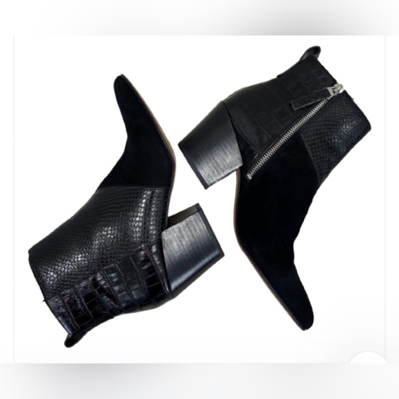 Size 7.5 Dolce Vita Black Textured Ankle Booties - Picture 4 of 8